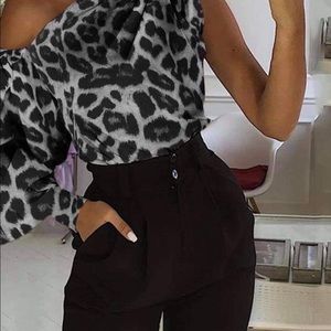 Leopard one shoulder top🦋